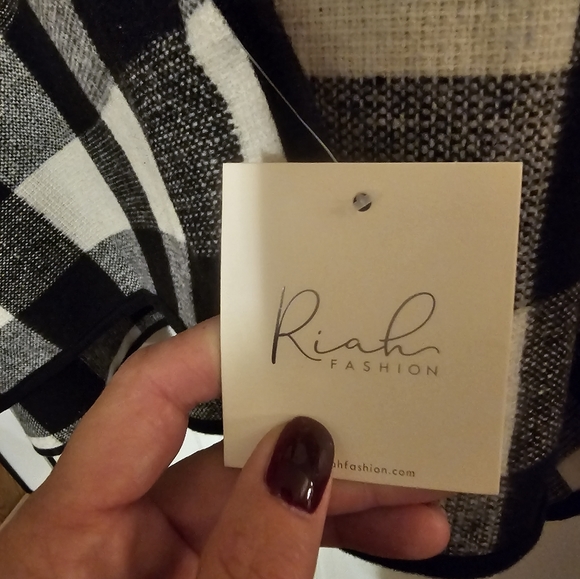 Women's Shrug/shawl - Picture 6 of 7